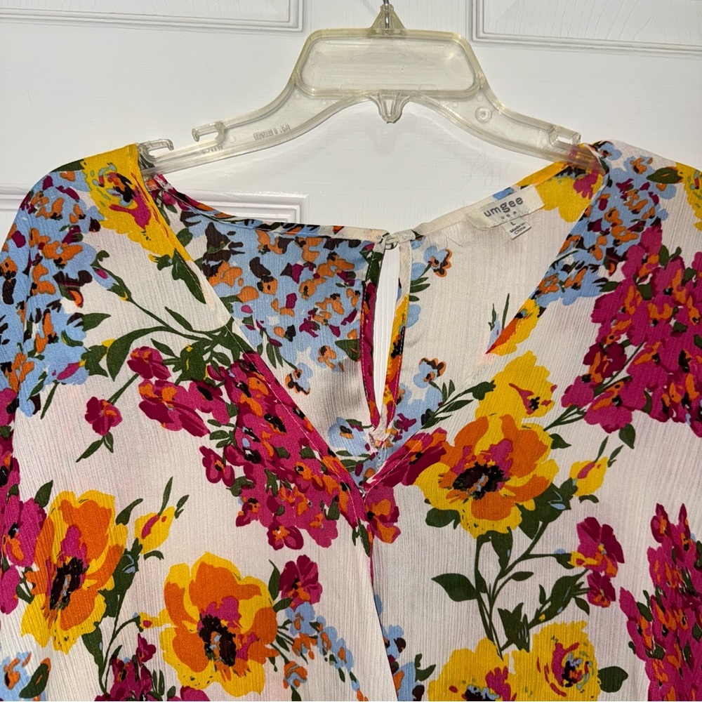 Umgee Multicolor Floral V Neck Wrap Style Blouse with Flutter Sleeve size L - Picture 4 of 7